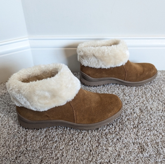 Minnetonka Southtown Suede Booties sz 6 - Water Resistant - Faux Fur Lined - Picture 1 of 7